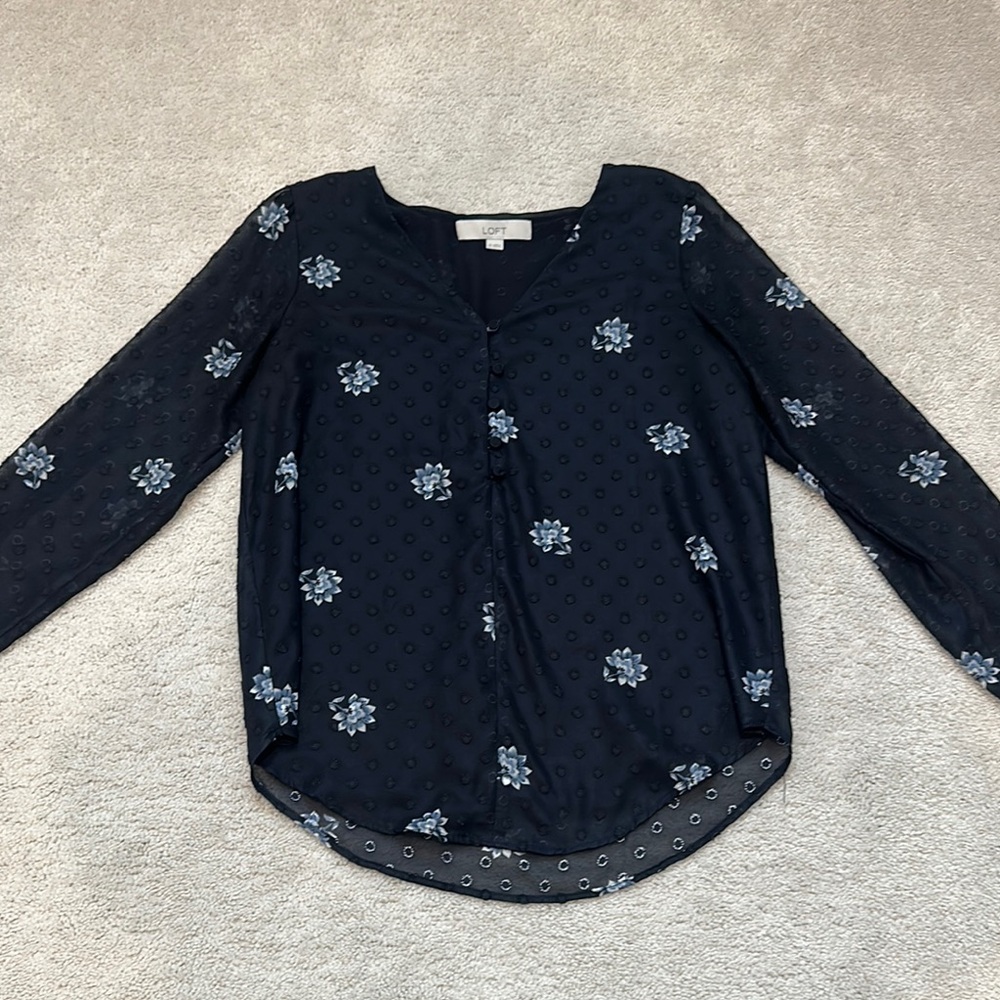 Women’s loft navy top-size XS